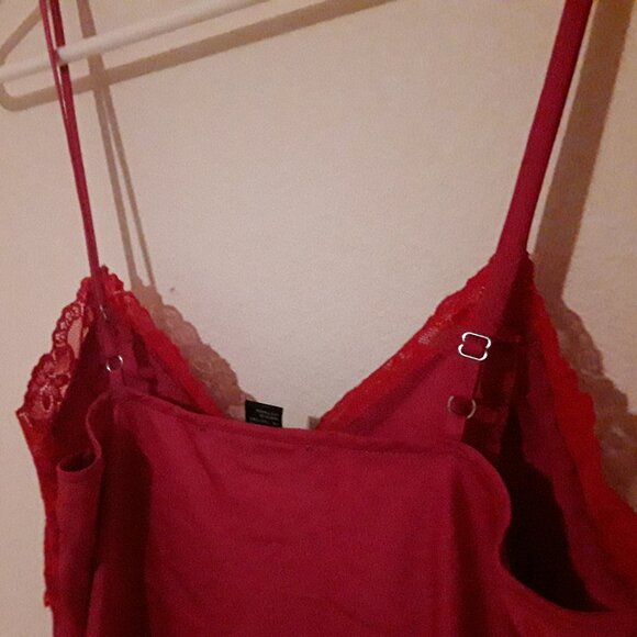 Forever 21 Women's size small Pink and Red Lace long dress w/adjustable straps - Picture 4 of 5